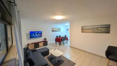 TV/Unterhaltungsangebot in der Unterkunft Alex Garden Apartments - EG - Terrasse - WLAN und Küche