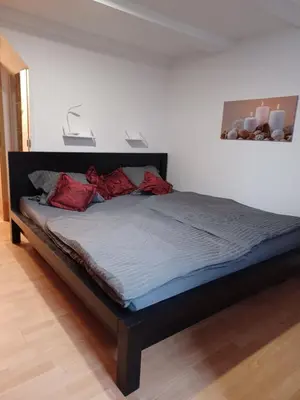 Ein Bett oder Betten in einem Zimmer der Unterkunft Schöne Altbauwohnung in Lennep