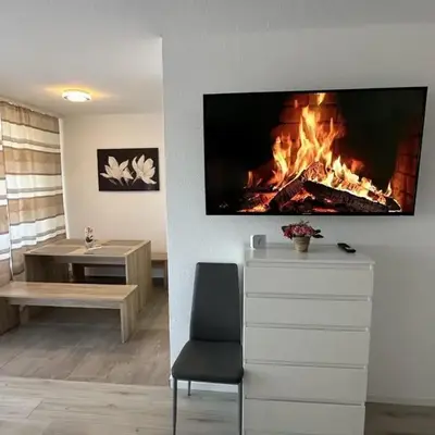 Modernes Apartment mit Balkon