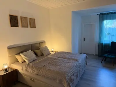 Ein Bett oder Betten in einem Zimmer der Unterkunft Gemütliche 2-Zimmer im Erdgeschoss mit guter Anbindung