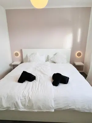 Ein Bett oder Betten in einem Zimmer der Unterkunft Apartment LilaMoon Unna Dortmund Flughafen Parkplatz Netflix Disney plus 80qm Erdgeschoss