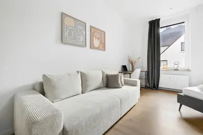 Ein Sitzbereich in der Unterkunft Modern Apartment by Stadtwald, 10 Min to Messe
