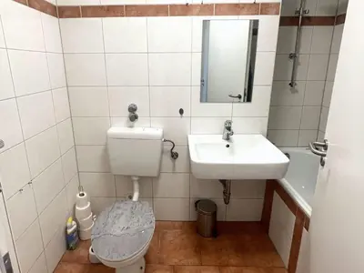 Ein Badezimmer in der Unterkunft Voll ausgestattetes Apartment in Marl