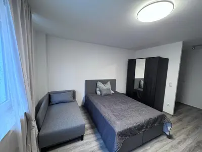Ein Bett oder Betten in einem Zimmer der Unterkunft Brand-New Renovated Studio Apartment