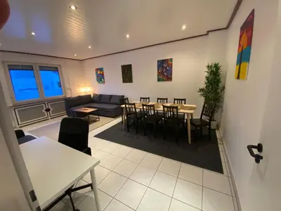 Ein Sitzbereich in der Unterkunft Kaiserviertel Gastromeile, City, Messe & Stadionnah