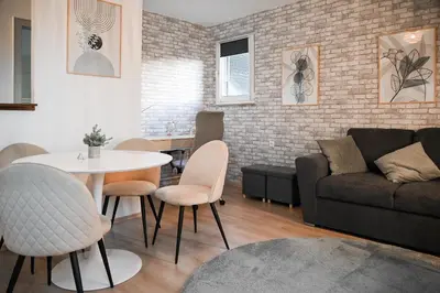 Ein Sitzbereich in der Unterkunft JuPa Homes gemütliches DG Apartment