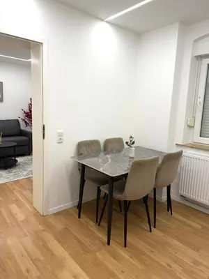 Ein Sitzbereich in der Unterkunft Moderne, neu möblierte Wohnung in zentraler Lage