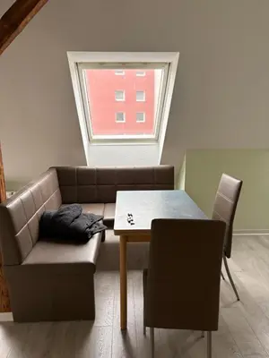 Ein Sitzbereich in der Unterkunft Red Dot Apartment Lucky