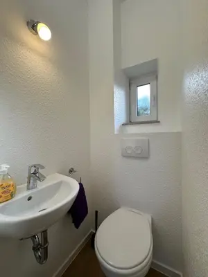 Ein Badezimmer in der Unterkunft Ferienhaus im Duisburger Norden - bis zu 8 Personen - Arbeiten im Ruhrgebiet
