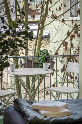 Ein Balkon oder eine Terrasse in der Unterkunft Zentral für 6 Nähe Messe & Hbf mit Balkon und WLAN