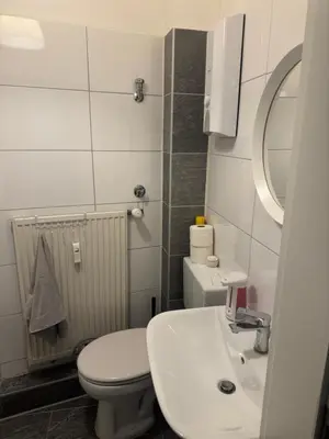 Ein Badezimmer in der Unterkunft Modernes City Apartment 2 Min zum HBF Mülheim