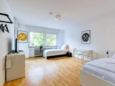 Ein Bett oder Betten in einem Zimmer der Unterkunft BudgetRoom 3 SZ Balkonwohnung für Teams