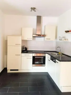 Küche/Küchenzeile in der Unterkunft Verkehrsgünstiges Apartment für Messebesuche