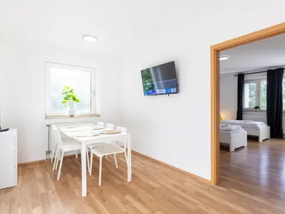 TV/Unterhaltungsangebot in der Unterkunft BudgetRoom 3 Schlafzimmer Workers Home