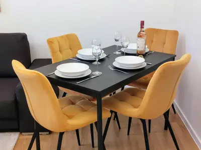 Ein Sitzbereich in der Unterkunft Helle, moderne Wohnung, 2 Schlafzimmer, Nähe Düsseldorf, W-LAN