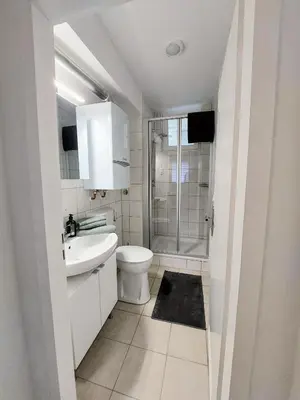 Ein Badezimmer in der Unterkunft Helle, moderne Wohnung, 2 Schlafzimmer, Nähe Düsseldorf, W-LAN