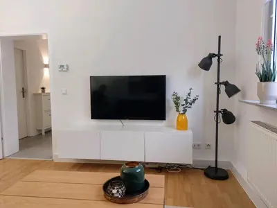 TV/Unterhaltungsangebot in der Unterkunft Helle, moderne Wohnung, 2 Schlafzimmer, Nähe Düsseldorf, W-LAN