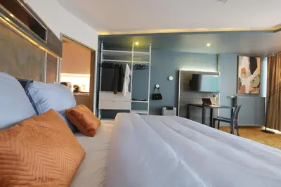 Ein Bett oder Betten in einem Zimmer der Unterkunft StayBaran Design Apartment - Essen Zentrum