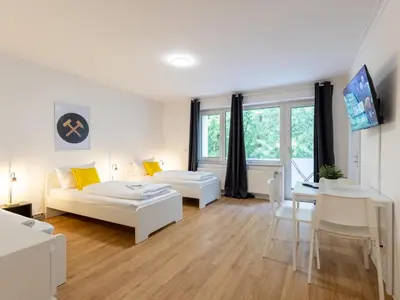 Ein Bett oder Betten in einem Zimmer der Unterkunft BudgetRoom 3 Bedroom Perfect for Teams