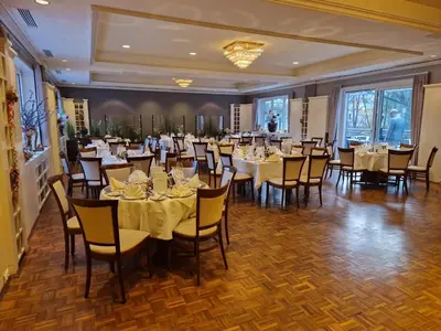 Ein Restaurant oder anderes Speiselokal in der Unterkunft Hotel Restaurant Passmann