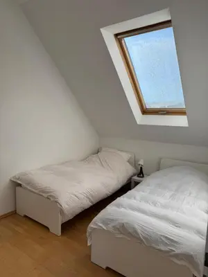 Ein Bett oder Betten in einem Zimmer der Unterkunft Helle Dachgeschoßwohnung am Laurentiusplatz