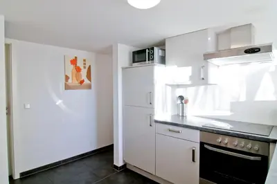 Küche/Küchenzeile in der Unterkunft apartmondo Ferienwohnungen Solingen