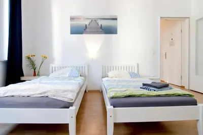Ein Bett oder Betten in einem Zimmer der Unterkunft apartmondo Ferienwohnungen Solingen