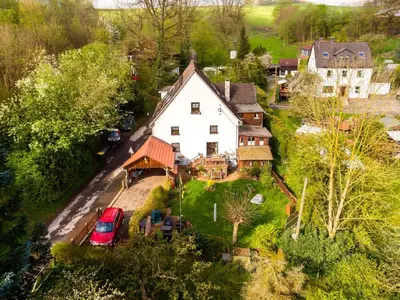 Das Gebäude in dem sich die Ferienwohnung befindet