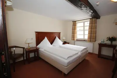Ein Bett oder Betten in einem Zimmer der Unterkunft Hotel Drei Linden