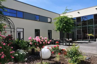 Ein Garten an der Unterkunft Sporthotel Borussia Düsseldorf