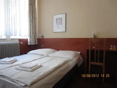 Ein Bett oder Betten in einem Zimmer der Unterkunft Altstadt Hotel Rheinblick