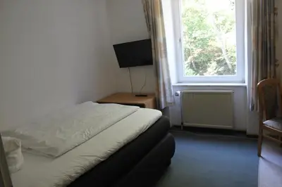 Ein Bett oder Betten in einem Zimmer der Unterkunft Hotel Bergische Schweiz