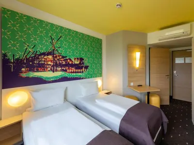Ein Bett oder Betten in einem Zimmer der Unterkunft B&B Hotel Oberhausen am Centro
