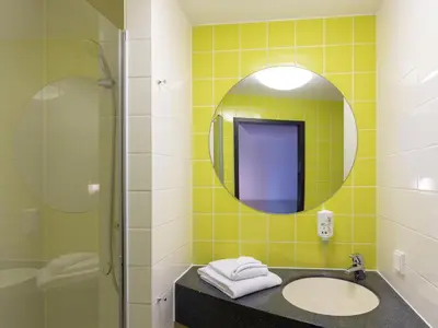 Ein Badezimmer in der Unterkunft B&B Hotel Oberhausen am Centro