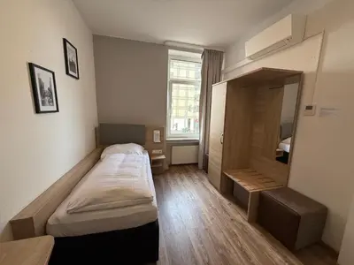 Ein Bett oder Betten in einem Zimmer der Unterkunft Central Hotel Duisburg