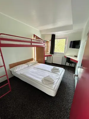 Ein Bett oder Betten in einem Zimmer der Unterkunft bon marché hôtel Bochum