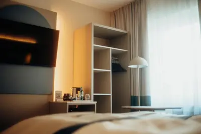 Ein Bett oder Betten in einem Zimmer der Unterkunft guestified LIYANA Hotel
