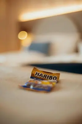 Ein Bett oder Betten in einem Zimmer der Unterkunft guestified LIYANA Hotel
