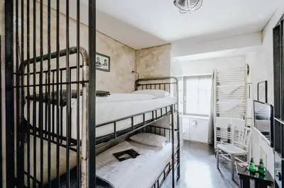 Ein Bett oder Betten in einem Zimmer der Unterkunft Road Stop Dortmund