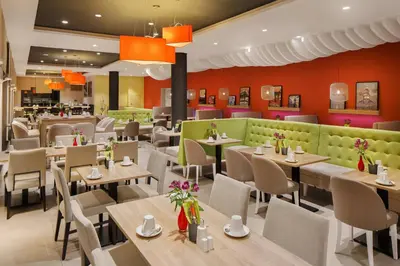 Ein Restaurant oder anderes Speiselokal in der Unterkunft Holiday Inn Düsseldorf City – Toulouser Allee by IHG