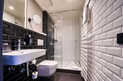 Ein Badezimmer in der Unterkunft Vienna House Easy by Wyndham Dortmund City
