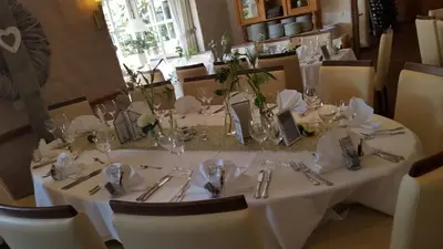Ein Restaurant oder anderes Speiselokal in der Unterkunft Marienthaler Gasthof