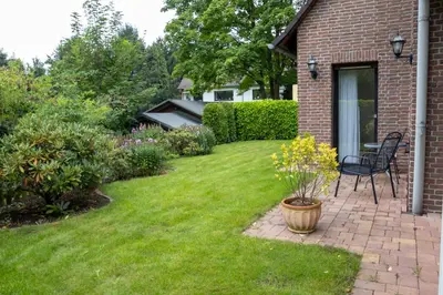 Ein Garten an der Unterkunft Hotel Landhaus Knappmann