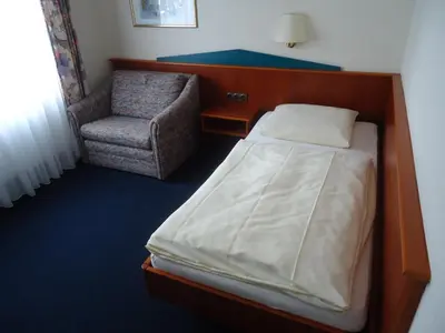 Ein Bett oder Betten in einem Zimmer der Unterkunft Centralhotel Ratingen