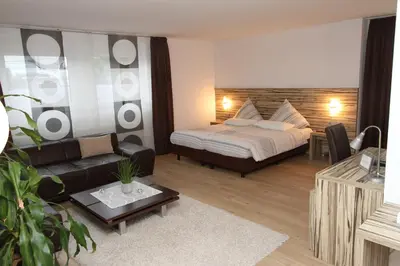 Ein Bett oder Betten in einem Zimmer der Unterkunft Designhotel Im Südfeld