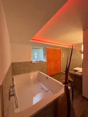 Ein Badezimmer in der Unterkunft Hotel Biedermeier