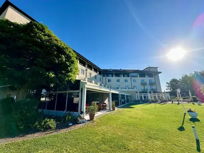Ein Garten an der Unterkunft Hotel Landhaus Milser