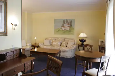 Ein Sitzbereich in der Unterkunft Hotel Landhaus Milser