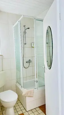 Ein Badezimmer in der Unterkunft Hotel am Freihafen