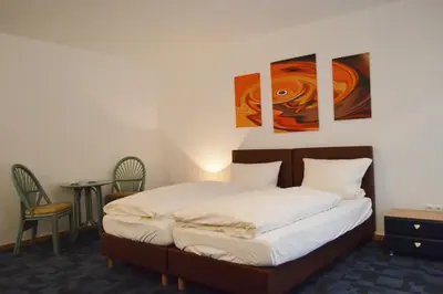 Ein Bett oder Betten in einem Zimmer der Unterkunft Hotel B8 Voerde